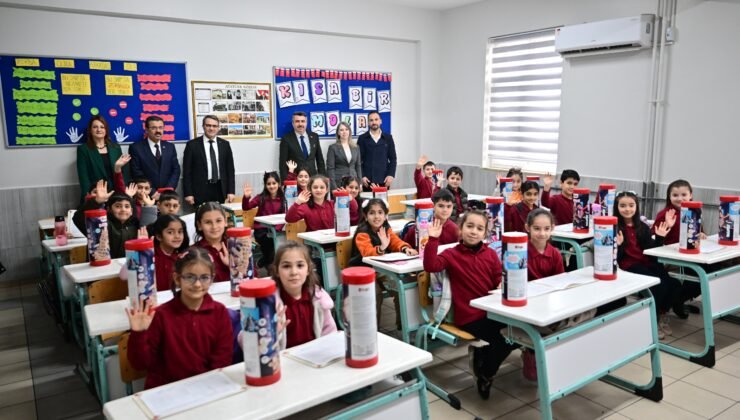 Yıldırım Belediye Başkanı Oktay Yılmaz Öğrencilerin Karne Heyecanına Ortak Oldu