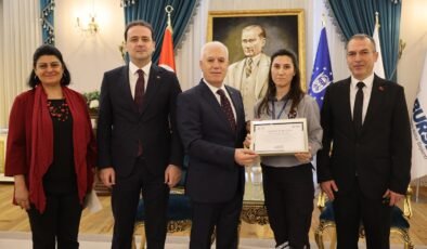 Örnek Güvenlik Görevlisine Başkan Mustafa Bozbey’den Tebrik