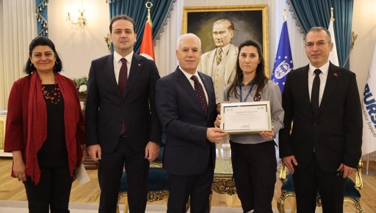 Örnek Güvenlik Görevlisine Başkan Mustafa Bozbey’den Tebrik