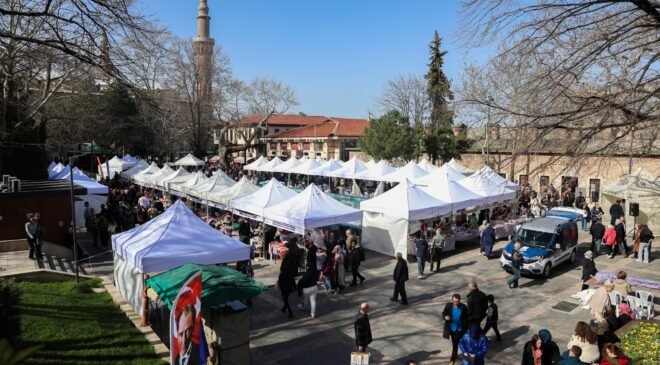 Bursa’da “Meydan Kadınların” Dayanışma Pazarı Doldu Taştı