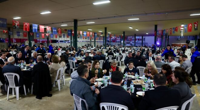 Bursa’da Gönüller Büyükşehir Belediyesi’nin İftar Sofrasında Buluştu