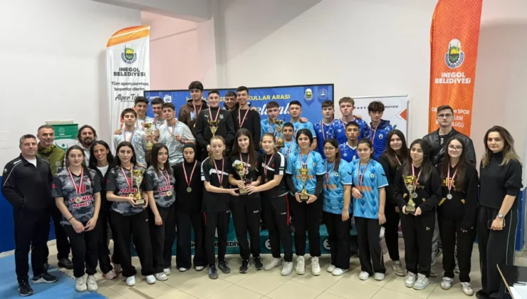 İnegöl’de Öğrenciler Dart Turnuvasında Kıyasıya Mücadele Etti