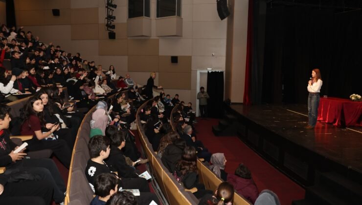 Nilüfer’de Öğrenciler Yazar Melis Sena Yılmaz ile Bir Araya Geldi