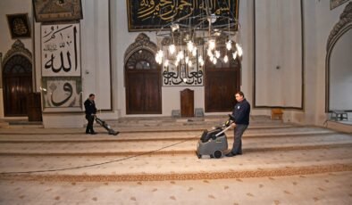 Bursa’da Ulu Cami Ramazan Teravihlerine Hazır