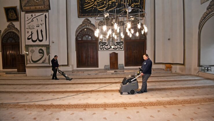 Bursa’da Ulu Cami Ramazan Teravihlerine Hazır