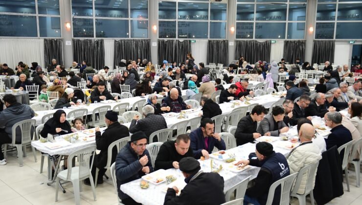 Osmangazi Belediye Başkanı Erkan Aydın Ramazan’ın Samimi Atmosferini Vatandaşlarla Yaşadı