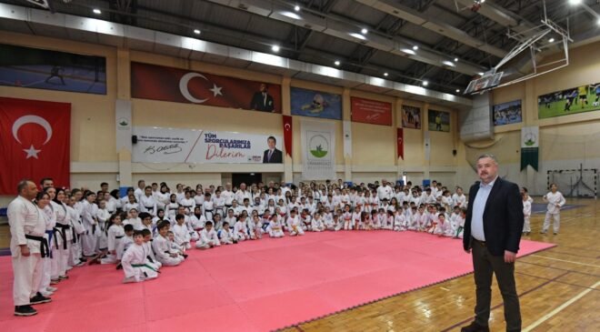 Osmangazi’de Kuşak Sınavında 300 Karateci Kuşak Sevinci  Yaşadı