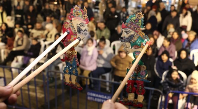 Osmangazi’de Hacivat  ile Karagöz Gölge Oyunu İzleyiciden Tam Not Aldı