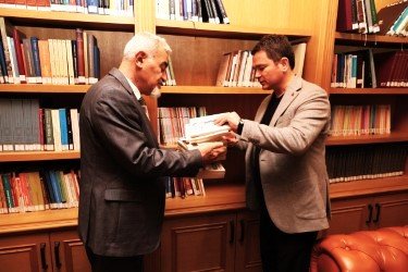 ÇGD Bursa Şubesi Osmangazi’ye Uğur Mumcu Kitaplarını Bağışladı