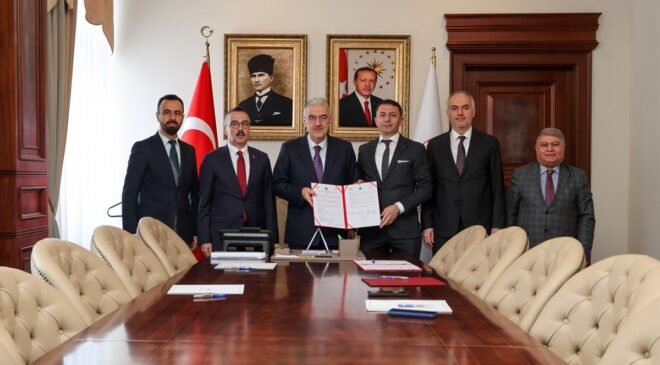 İnegöl’e 10 Birimli Aile Sağlığı Merkezi Bağış Protokolü İmzalandı