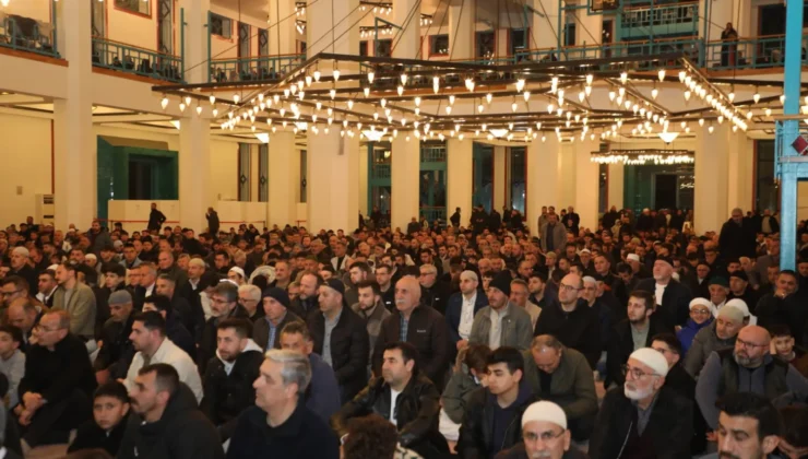 İnegöl’de Kadir Gecesinde Binlerce Kişi OSB Caminde Buluştu