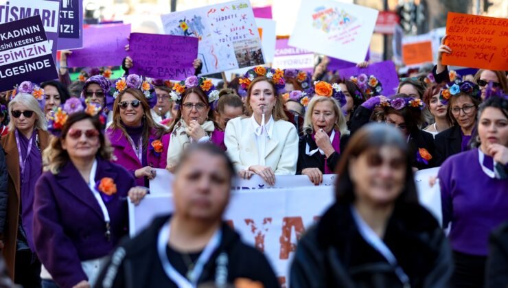 Bursa’da Kadınlar 8 Mart’ta Eşitlik ve Dayanışma için Yürüdü
