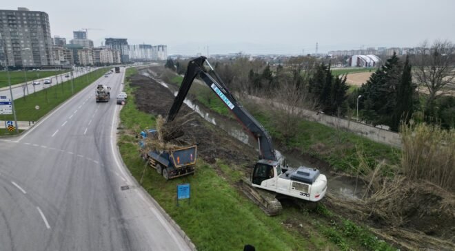 Nilüfer Ayafatma Deresinde Kapsamlı Temizlik Çalışması