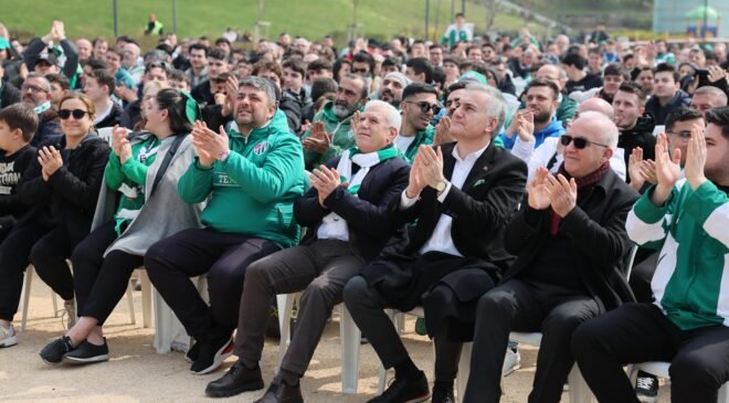 Belediye Başkanı Mustafa Bozbey Bursaspor Taraftarlarıyla Şampiyonluk Heyecanını Paaylaştı