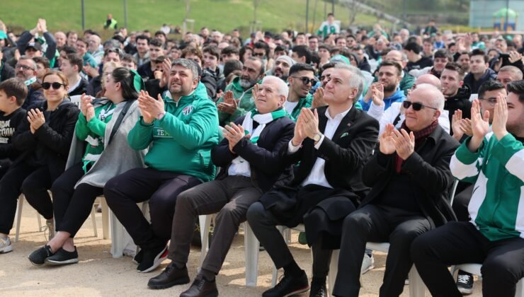 Belediye Başkanı Mustafa Bozbey Bursaspor Taraftarlarıyla Şampiyonluk Heyecanını Paaylaştı