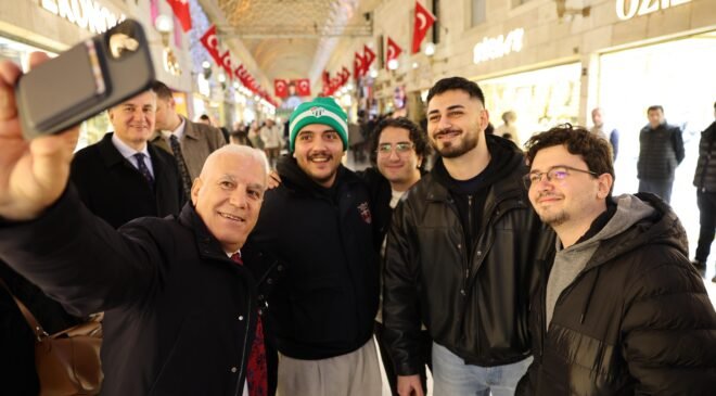 Büyükşehir Belediye Başkanı Mustafa Bozbey Çarşı Esnafıyla Bayramlaştı