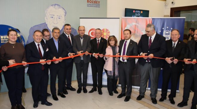 “Zer-i Nab” Tezhip Sergisi Bursa’da Ziyarete Açıldı