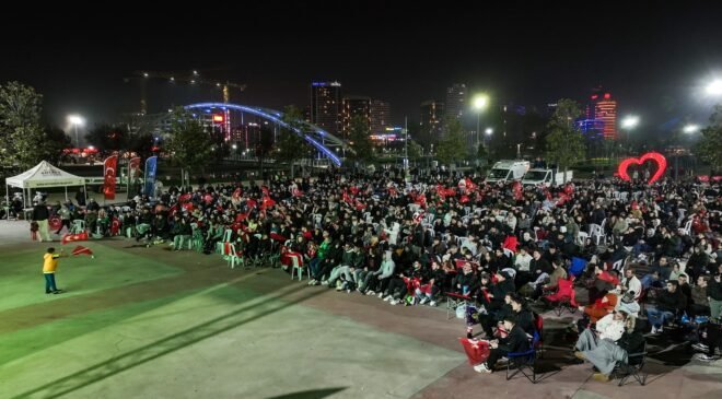 Bursa’da Dev Ekranda Milli Maç Coşkusu