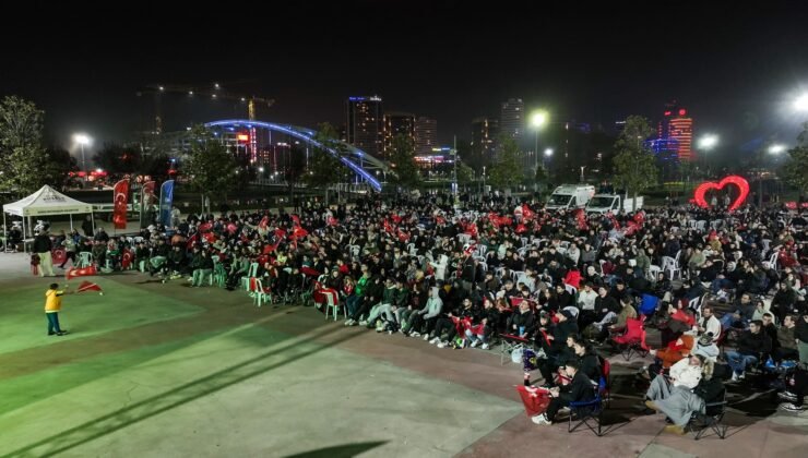 Bursa’da Dev Ekranda Milli Maç Coşkusu