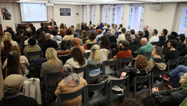 Bursa’da Felsefe Söyleşisine Yoğun İlgi Var