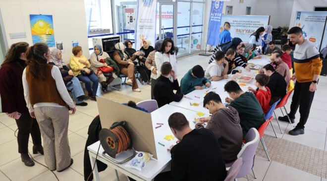 Aynı Gökyüzü Altında Gülümsediler