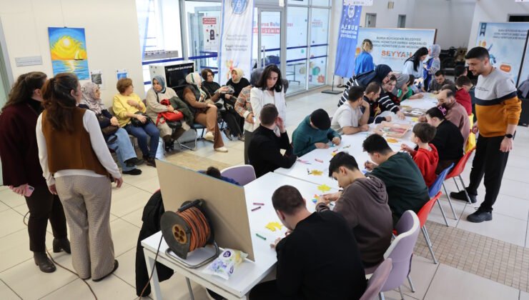 Aynı Gökyüzü Altında Gülümsediler