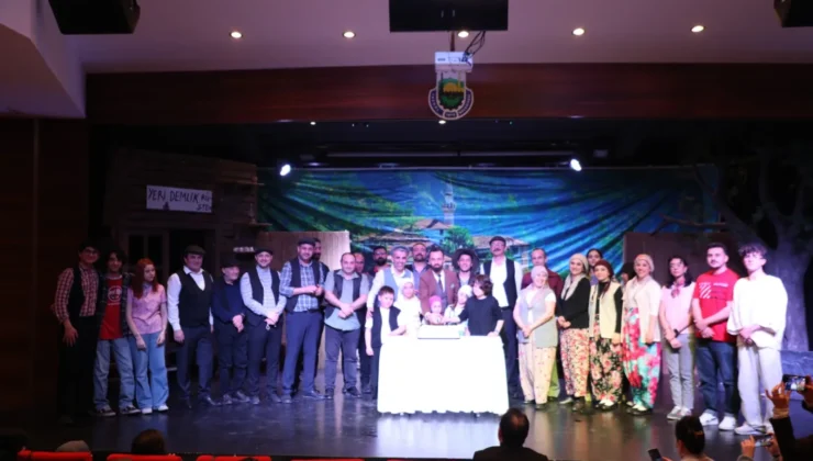 İnegöl’de Dünya Tiyatrolar Günü “Komşu Köyün Delisi” ile Kutlandı