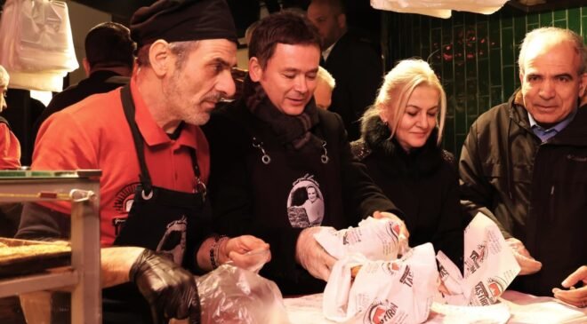 Osmangazi Belediye Başkanı Erkan Aydın Abdal Meydanında Vatandaşlarla Sahur Yaptı