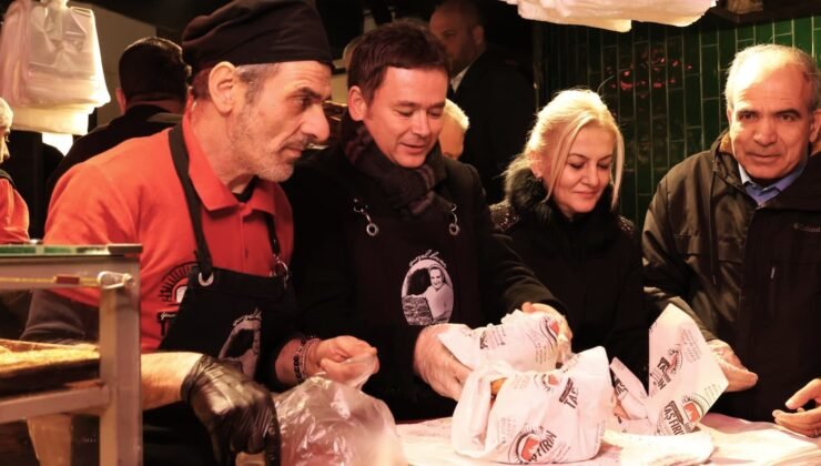 Osmangazi Belediye Başkanı Erkan Aydın Abdal Meydanında Vatandaşlarla Sahur Yaptı