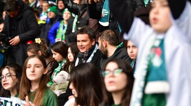 Osmangazi Belediye Başkanı Erkan Aydın Çocuklarla Bursaspor Coşkusunu Paylaştı