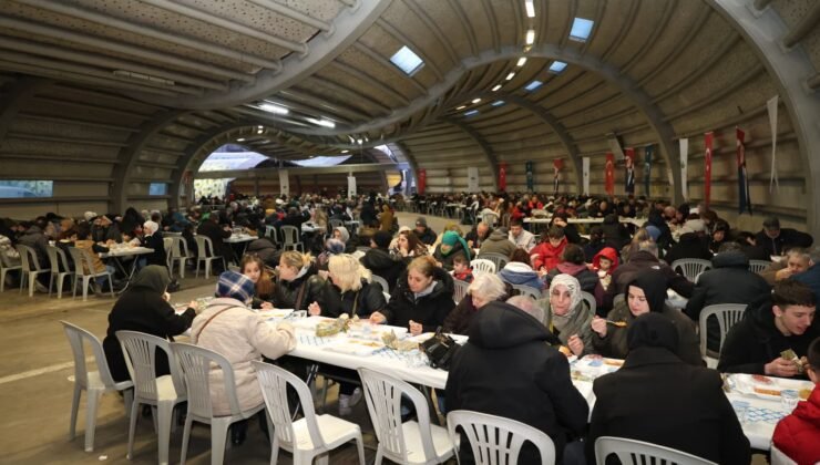 Osmangazi Belediyesi’nin İftar Sofrasında Yüzlerce Kişi Buluştu