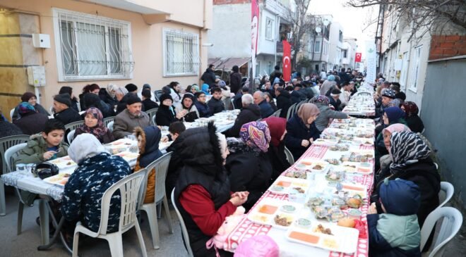 Osmangazi Belediyesi’nin Altınova Mahallesi’ndeki İftar Sofrası Dolup Taştı