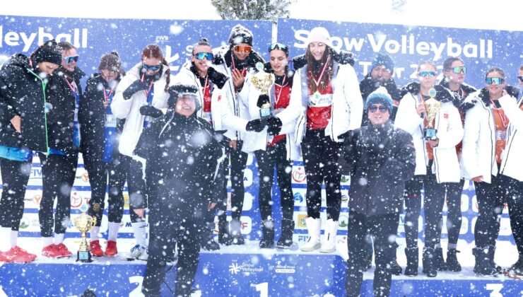 Osmangazi Belediyesi’nden Uludağ’da Nefes Kesen Kar Voleybolu Şöleni