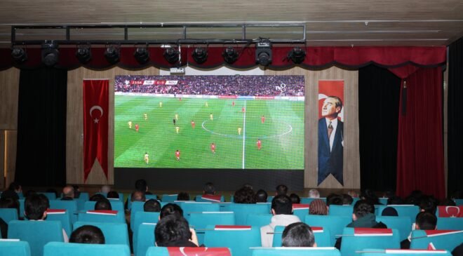 Osmangazi’de Milli Maç Heyecanı Dev Ekranda Yaşandı