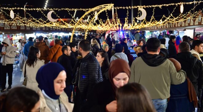 Osmangazi Meydanında Ramazan Coşkusu Devam Ediyor