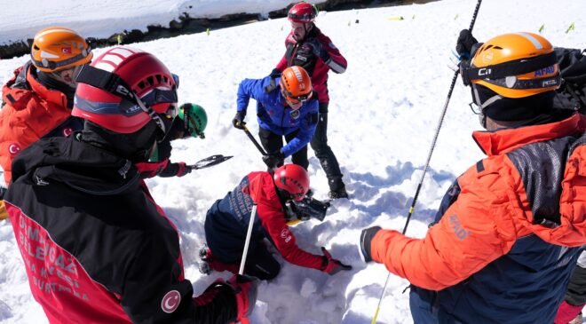 Uludağ’da Gerçeği Aratmayan Çığ Tatbikat Düzenlendi