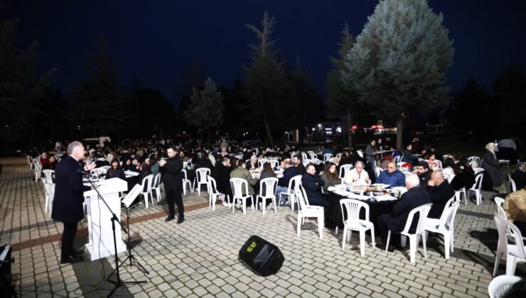 İnegöl’deki Uludağ Üniversitesi İşletme Fakültesinde 500 Öğrenciye İftar Sofrası Kuruldu