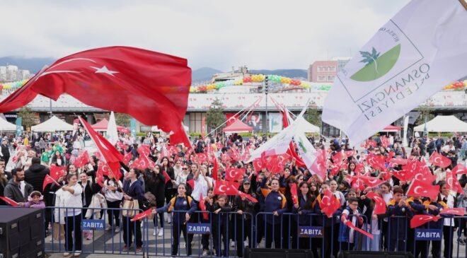 Osmangazi Meydanında 23 Nisan Coşkusu Yaşanıyor