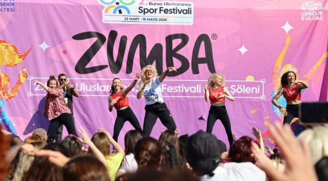 Bursa’da “Dünya Dans Gününü” Zumba Yaparak Kutladılar
