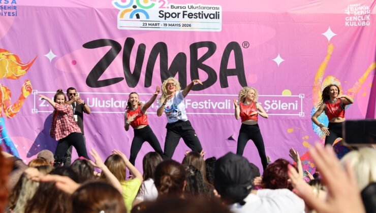 Bursa’da “Dünya Dans Gününü” Zumba Yaparak Kutladılar