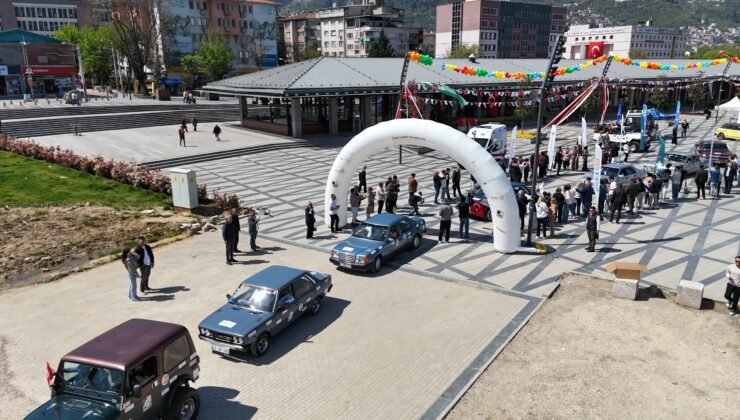 Osmangazi’de 13. Klasik Otomobil Turunda Nostalji Rüzgarı Esti