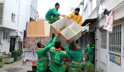 Osmangazi Nalbantoğlu Mahallesi’ndeki Çöp Eve Anında Müdahale