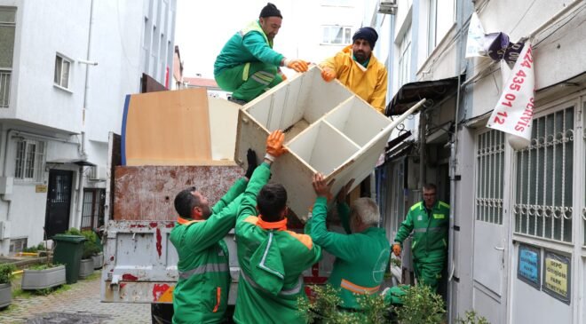 Osmangazi Nalbantoğlu Mahallesi’ndeki Çöp Eve Anında Müdahale