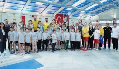 Osmangazi Yüzme Şenliğinde Kazananlar Törenle Kupalarını Aldı