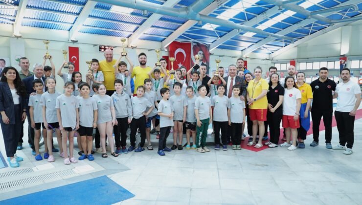 Osmangazi Yüzme Şenliğinde Kazananlar Törenle Kupalarını Aldı