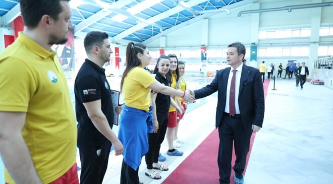 Osmangazi Belediyesi 23 Nisan Çocuk Bayramına Özel Yüzme Şenliği