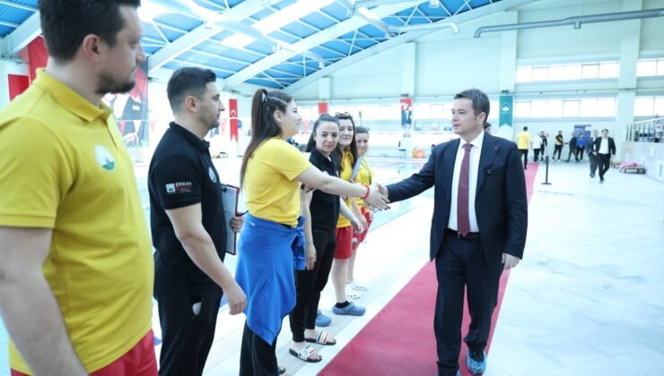 Osmangazi Belediyesi 23 Nisan Çocuk Bayramına Özel Yüzme Şenliği