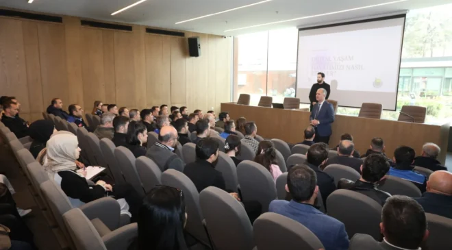 İnegöl Belediyesi Personeline Sağlıklı Dijital Yaşam ve Ekran Kullanımı Yönetimi Eğitimi Düzenledi