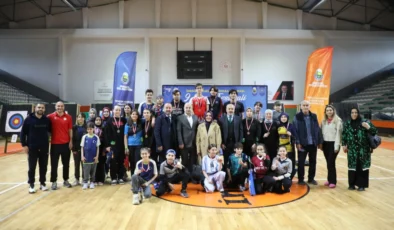 İnegöl’de Spor Festivalinde Öğrenciler Okçuluk Maharetlerini Yarıştırdı