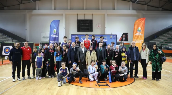 İnegöl’de Spor Festivalinde Öğrenciler Okçuluk Maharetlerini Yarıştırdı